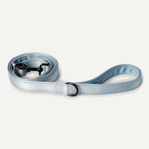 Amazon Basics Reflective Dog Leash with Dual-Padded Handles and D Ring, 4ft - Image 4