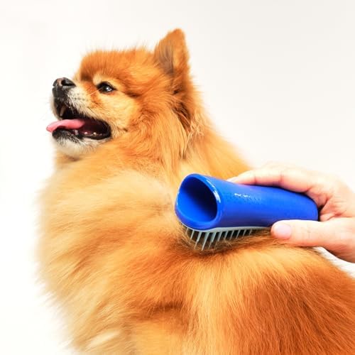 Pet Teezer De-Shedding Dog Brush for Short Hair Breeds, Small, Navy & Blue - Image 3