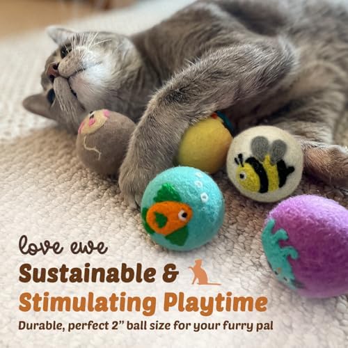 Love Ewe Wool Cat Toys Ball 3 Pack, 2-inch Flower and Bee - Image 4