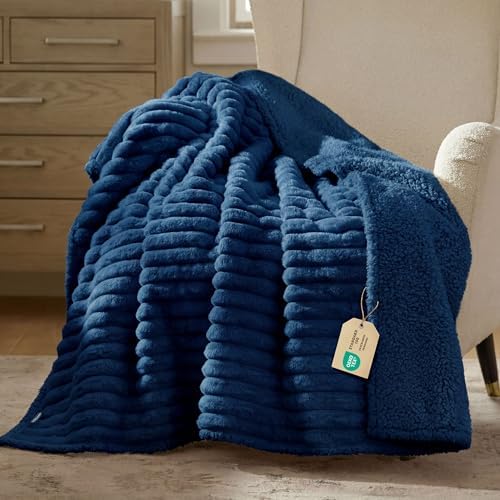 Bedsure ComfyFleece™ Waterproof Dog Blankets for Large Dogs,50x60 by BEDSURE