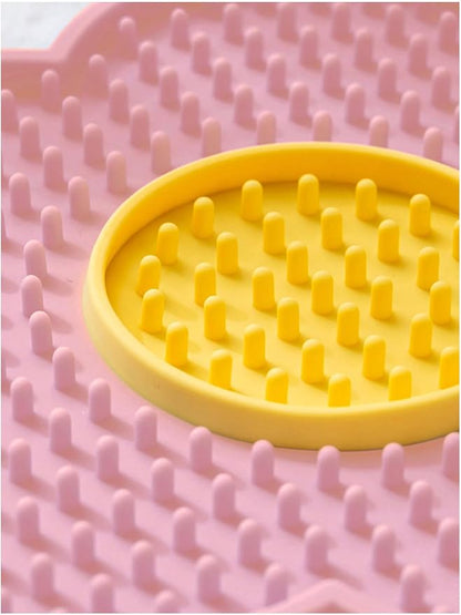 QWINEE Lick Mat for Dogs Cats Flower Shaped Pet Slow Feeder Dog Cat Puppy Bowl Lick Pad for Dog Fun Alternative to Slow Down Eat for Small Medium Large Dogs Pink One-Size