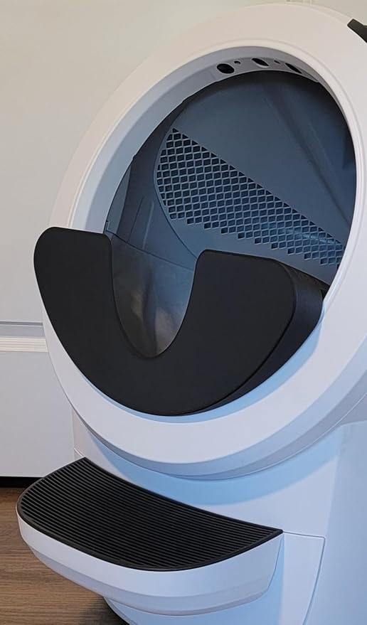 Low Entry Max Shield for Litter-Robot 4: Anti-Flicking, Single Part (Black Low Entry w/Leveler)
