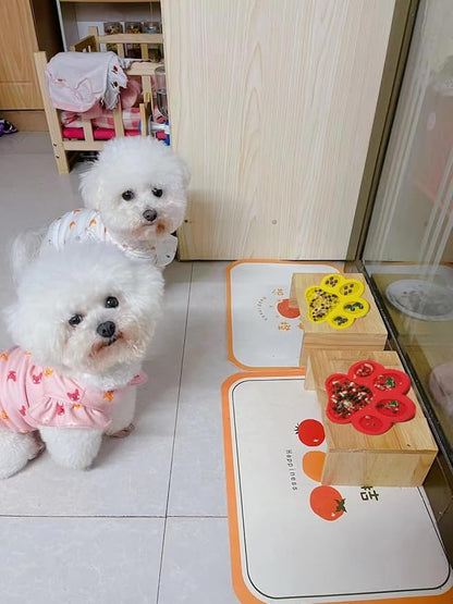 Dog Lick Pad, Dog Washing Distraction Device, Slow Eating Cute Pet Mat with Super Suction for Dogs Licking Peanut Butter, Pet Bathing, Grooming Training (red)