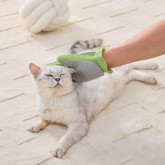 PetPals Single Pet Hair Removal Grooming Glove, Suitable for Long and Short-Haired Dogs and Cats. Double-Sided Function with Pet Hair Removal and Cleaning for Furnitures. Green